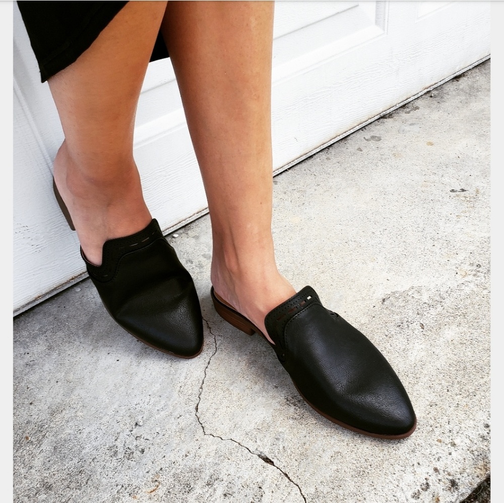 🆕️//The Cassidy// black mule flat - Picture 8 of 8